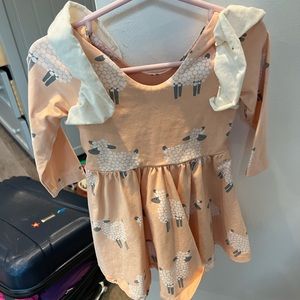 Dress with sheep print.